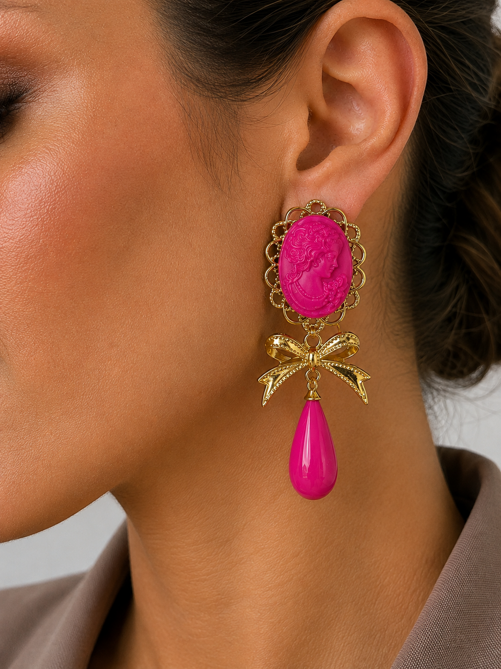 PENDIENTE CAMAFEO LAZO FUCSIA
