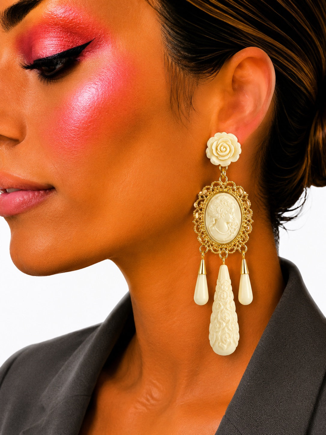 PENDIENTE CAMAFEO LAGRIMA BEIGE