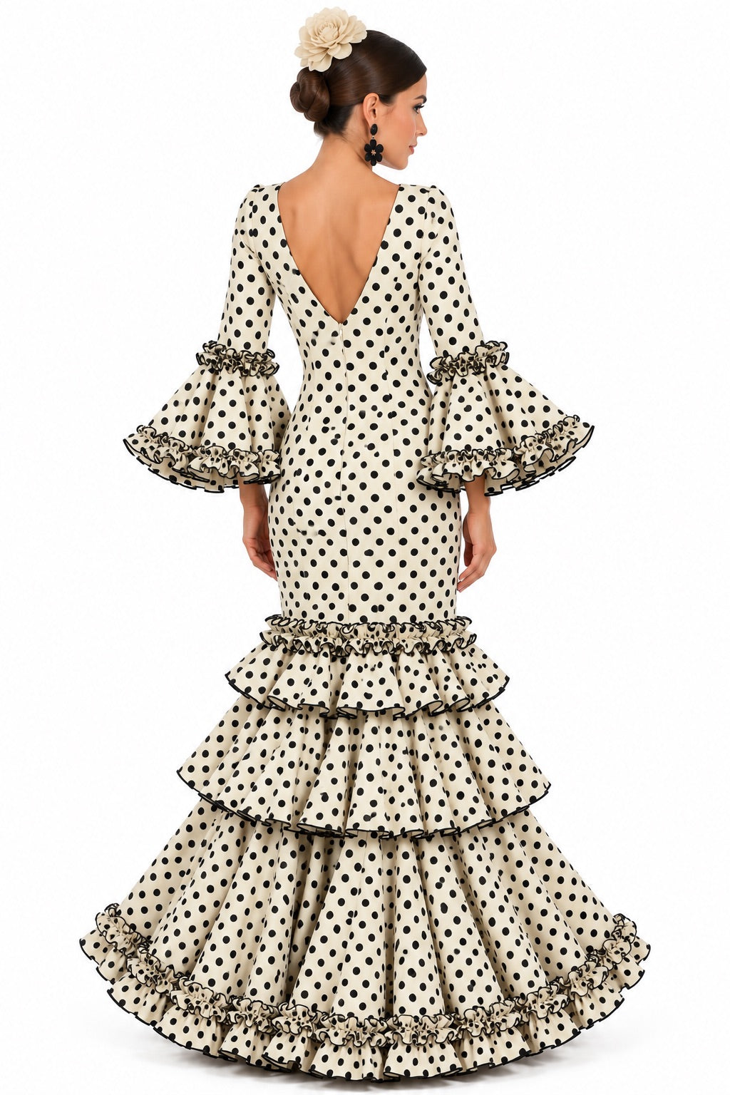 Traje de flamenca Linares beige con lunares negro, otra vista