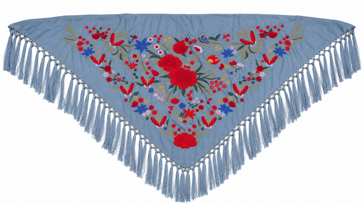 MANTON SEDA RAQUEL AZUL BORDADO ROJO
