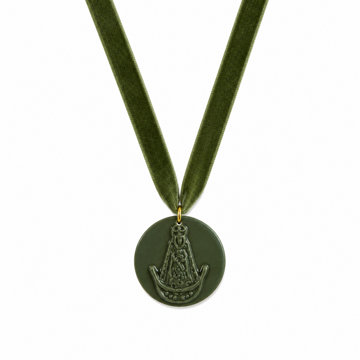MEDALLITA VIRGEN DEL ROCIO CON TIRA DE TERCIOPELO VERDE JABONOSO