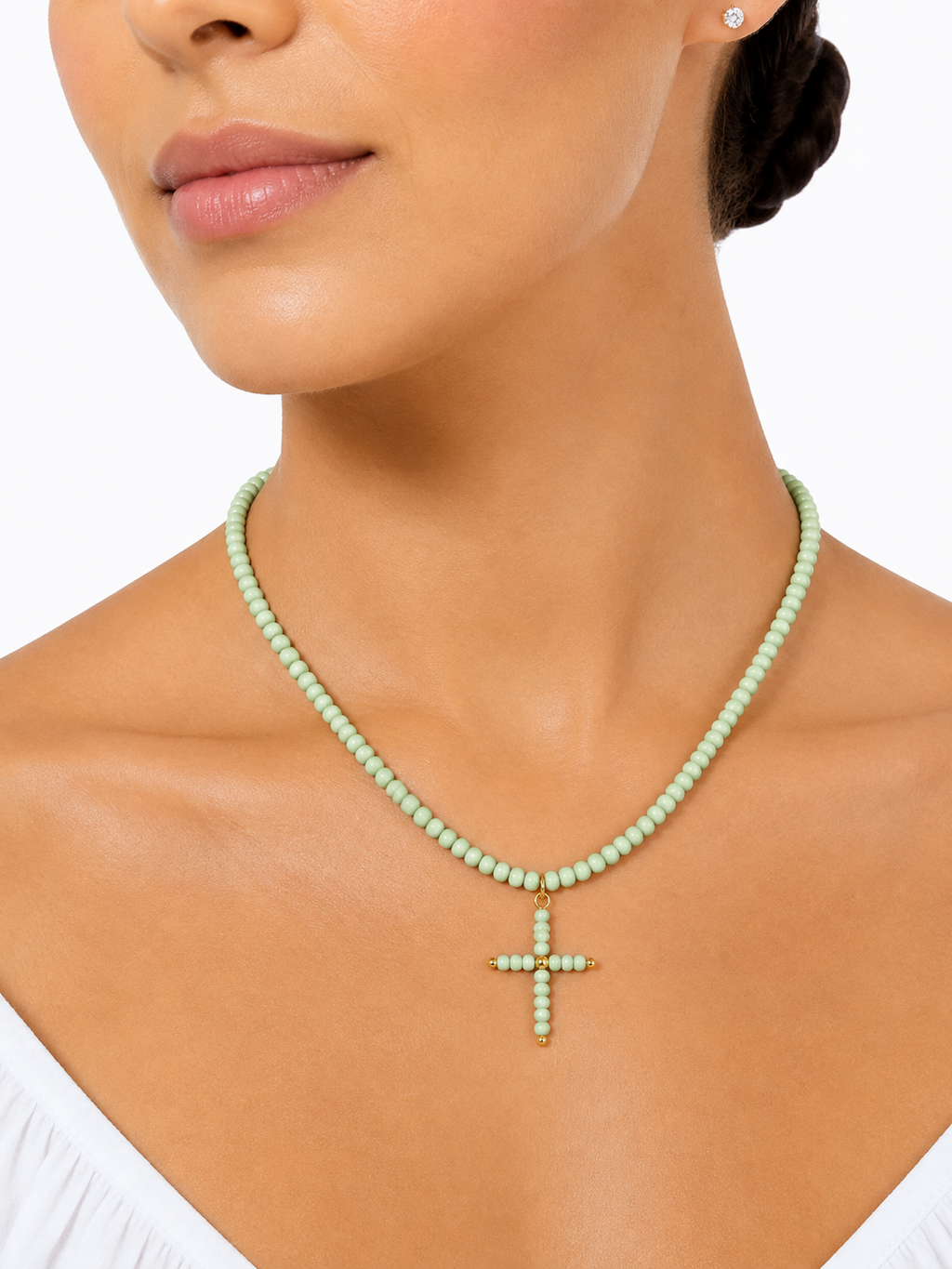 Collar Selena con cruz para flamenca, color verde jabonoso, detalle