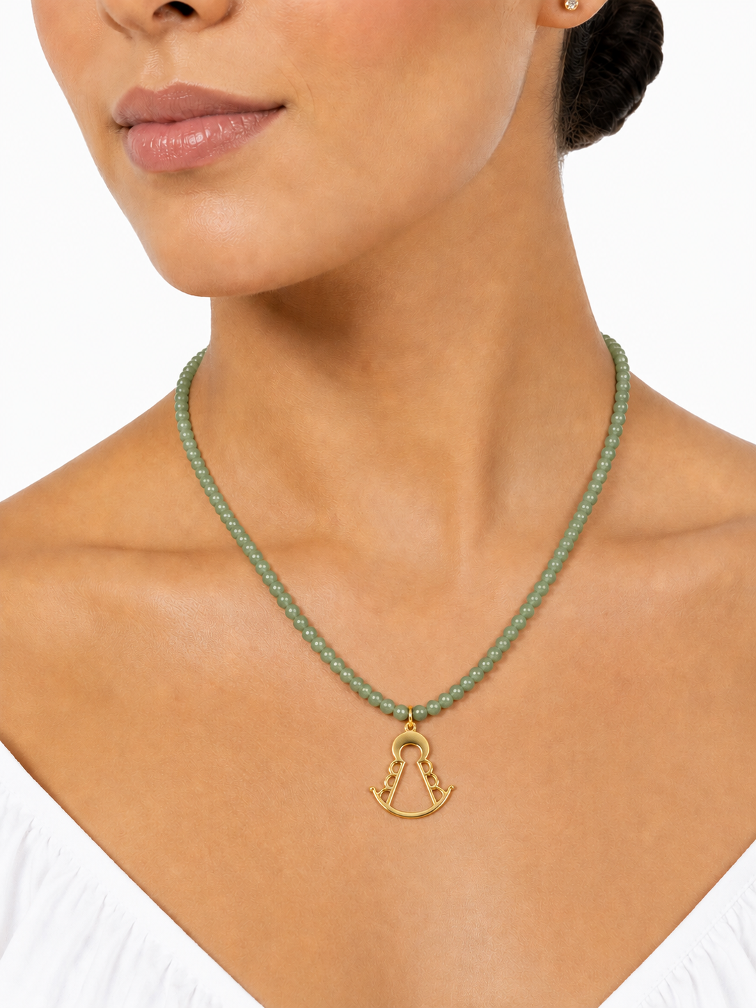 Collar Virgen del Rocío para flamenca, color verde jabonoso, detalle