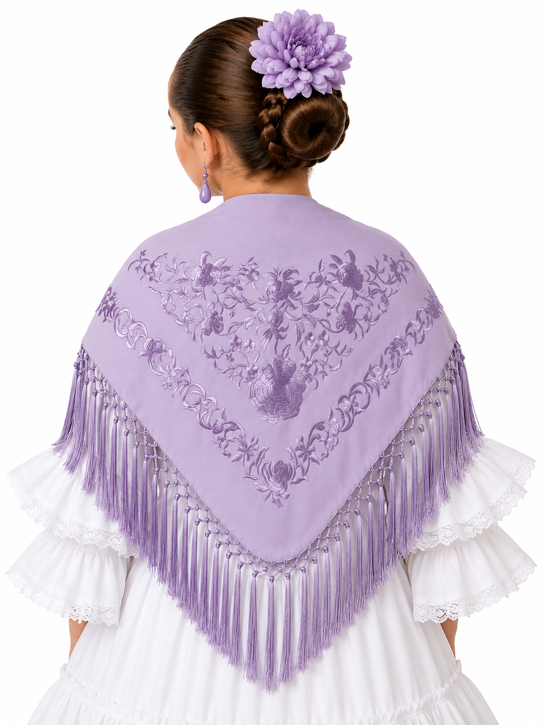 Mantón infantil de crespón bordado, modelo María, color lila al tono