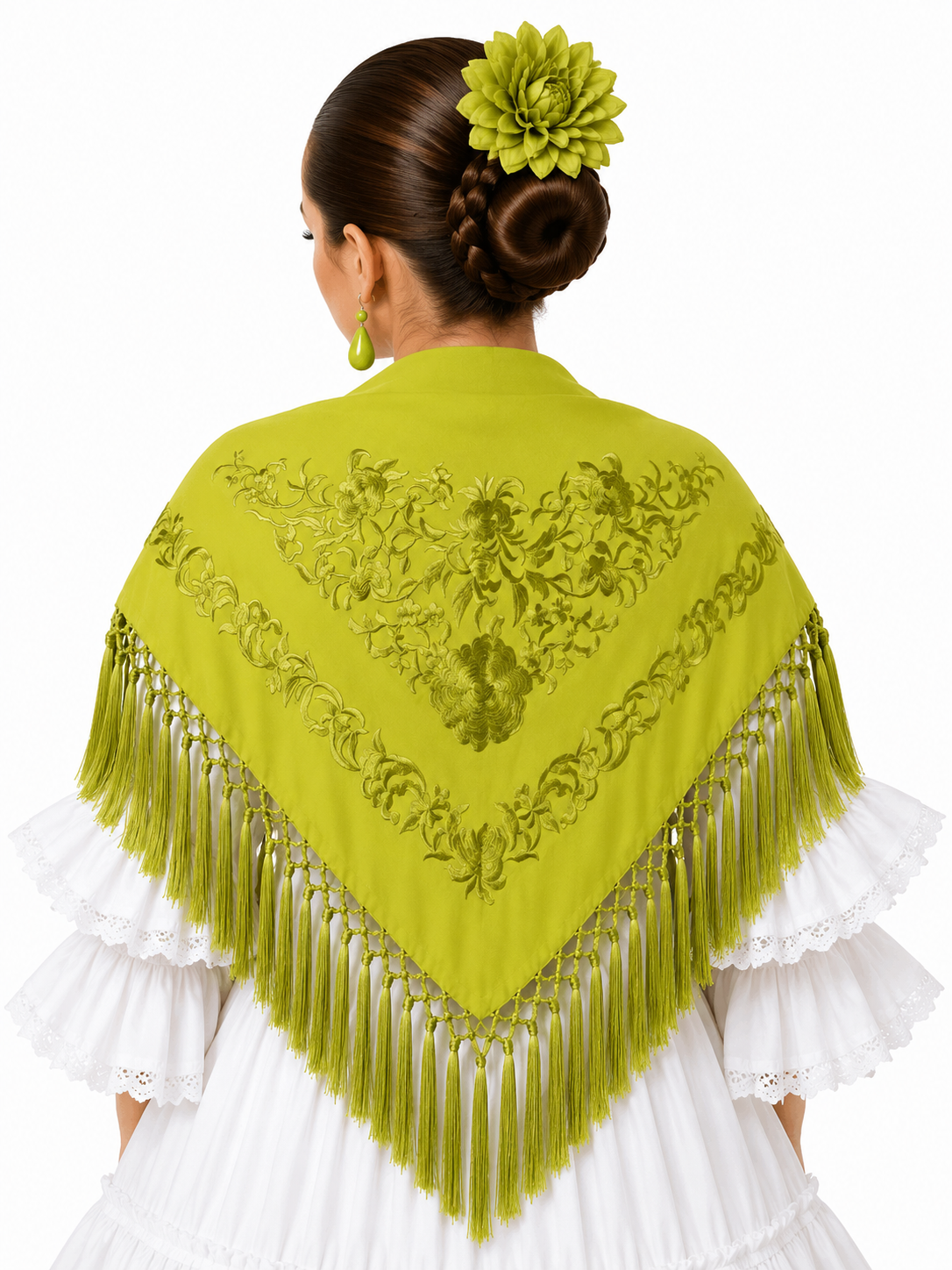 Mantón infantil de crespón bordado, modelo María, color lima al tono