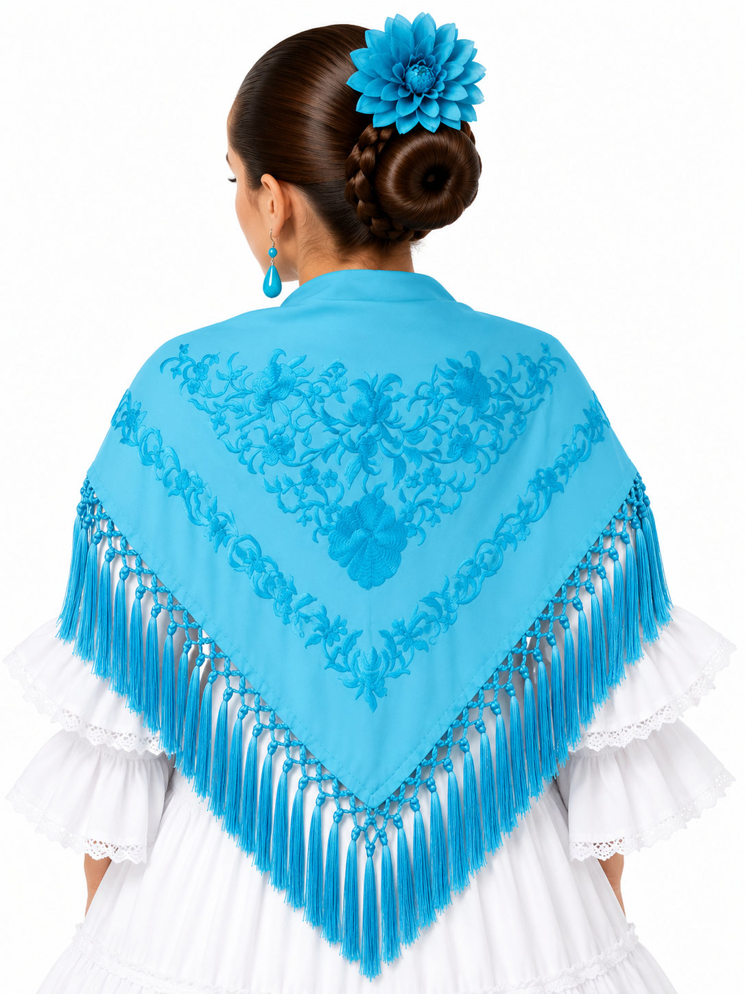 Mantón infantil de crespón bordado, modelo María, color turquesa al tono